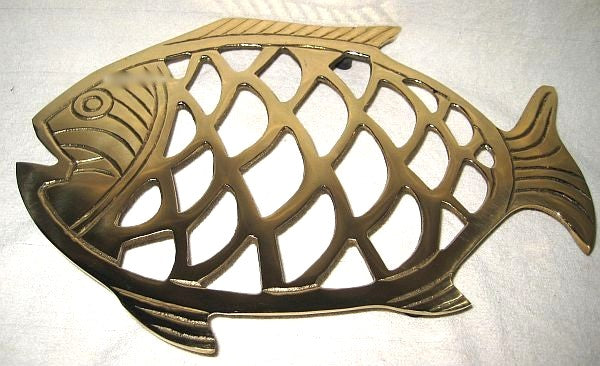 Posavasos de latón macizo con motivo de pez - 23 cm 