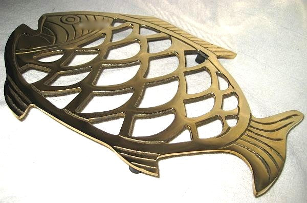 Posavasos de latón macizo con motivo de pez - 23 cm 