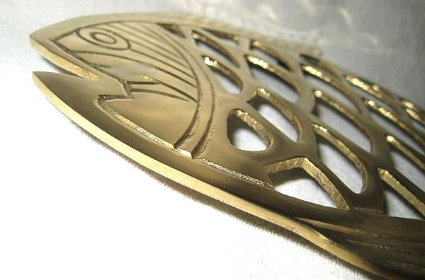 Posavasos de latón macizo con motivo de pez - 23 cm 