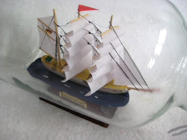 Barco grande en botella - barco botella - barco en botella - Gorch Fock