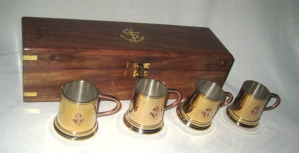 Caja de madera con 4 copas de ron/aguardiente de latón/cobre - plateada