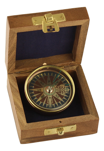 Brújula con hoja de rosa de los vientos en caja de madera 