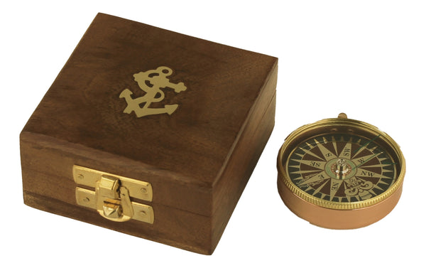 Brújula con hoja de rosa de los vientos en caja de madera 