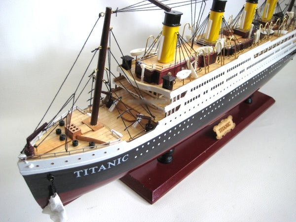 Großes Modell- Titanic- Schiffsmodell aus Holz- Gewicht 6000 g - maritime-deco