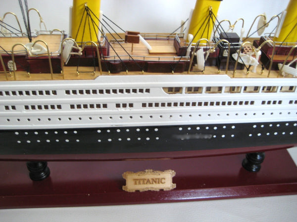 Großes Modell- Titanic- Schiffsmodell aus Holz- Gewicht 6000 g - maritime-deco