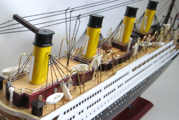 Großes Modell- Titanic- Schiffsmodell aus Holz- Gewicht 6000 g - maritime-deco