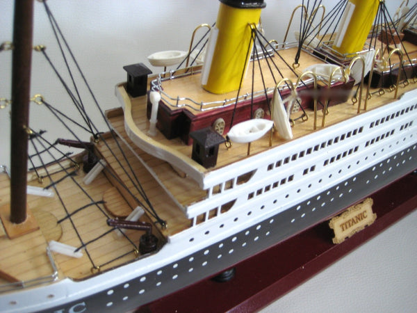 Großes Modell- Titanic- Schiffsmodell aus Holz- Gewicht 6000 g - maritime-deco
