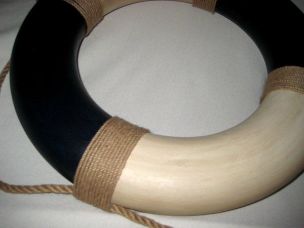 Decoración marítima - aro salvavidas grande - pintado de azul/crema con aspecto antiguo