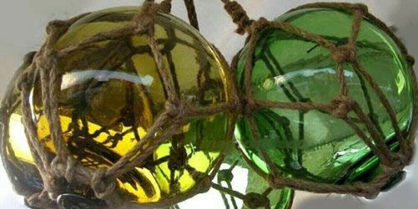 4 bolas de pesca en una red - verde y ámbar (marrón) 12,5 cm