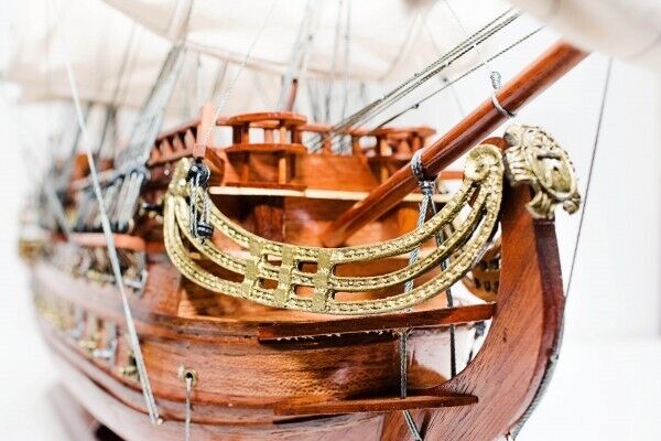 Maqueta de barco exclusivo, marineros, barco de guerra de madera y metal, longitud 75 cm. 