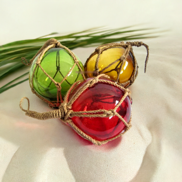 Lote de 3 - bolas de pesca en red - rojo, verde, ámbar - decoración marítima - 12,5 cm 