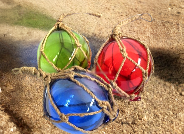 3 X Fischerkugel im Netz- rot, grün, blau- Maritime Deko- 17,5 cm - maritime-deco