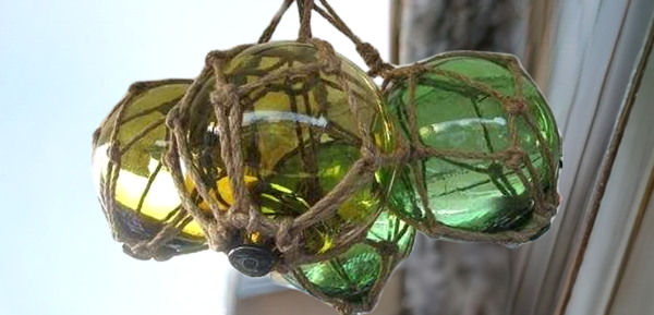 4 bolas de pescar en una red - verde y ámbar (marrón) 10 cm 