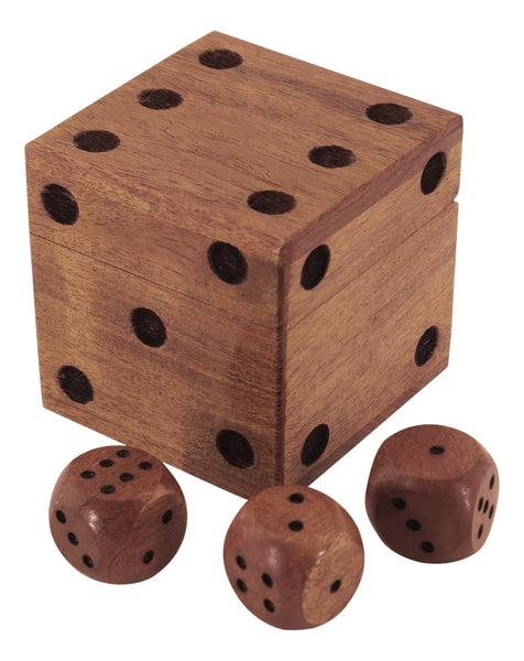 Baraja de cartas en una caja de madera con tapa con bisagras e incrustaciones de latón. 