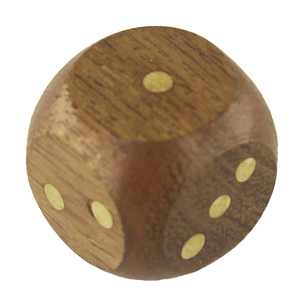 Baraja de cartas en una caja de madera con tapa con bisagras e incrustaciones de latón. 