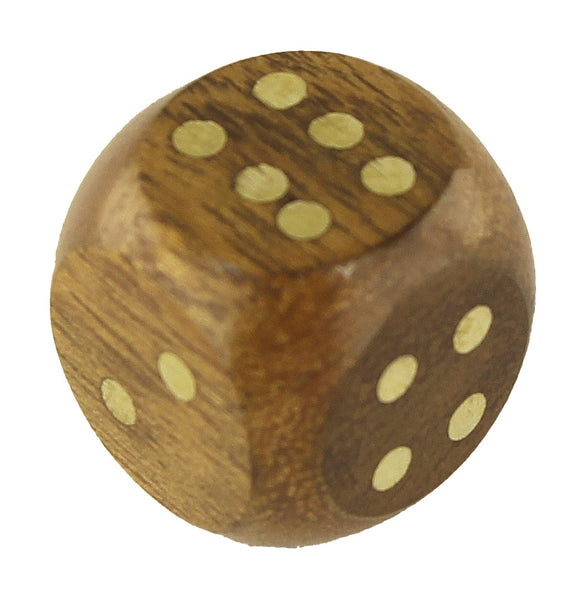 Baraja de cartas en una caja de madera con tapa con bisagras e incrustaciones de latón. 