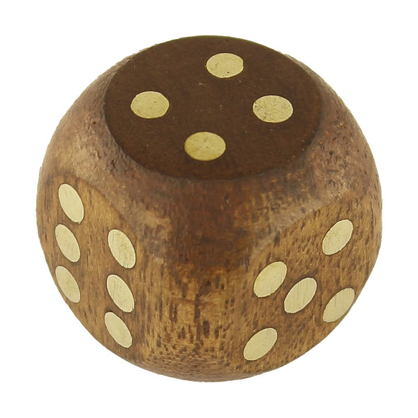 Baraja de cartas en una caja de madera con tapa con bisagras e incrustaciones de latón. 