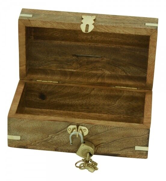 Cofre del tesoro como hucha con cerradura de madera con latón 