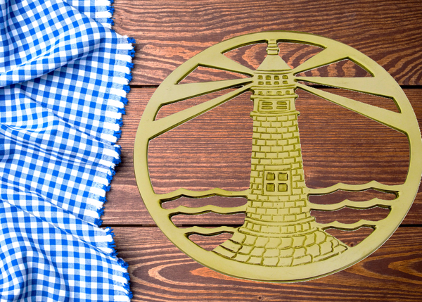 Untersetzer aus Messing- Leuchtturm- 18,5 cm