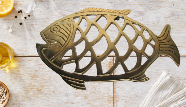Posavasos de latón macizo con motivo de pez - 23 cm 
