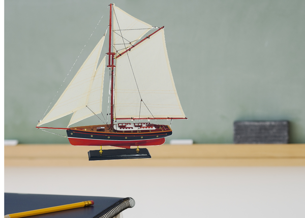 Dekorative Yacht, Segelschiff, Schiffsmodell Segelyacht aus Holz mit Stoffsegeln - maritime-deco