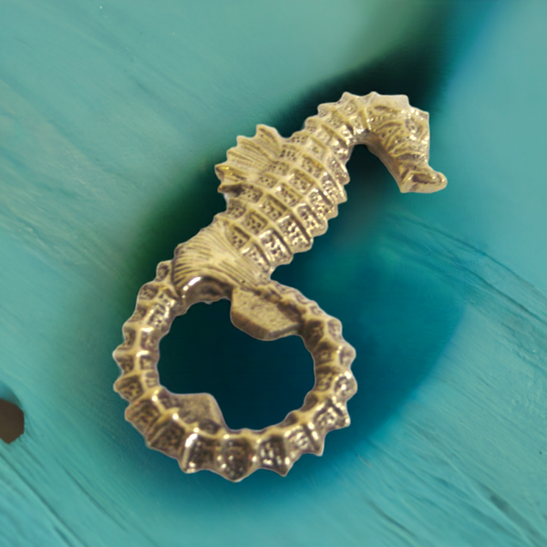 Destapador de botellas de latón macizo con diseño antiguo de caballito de mar.