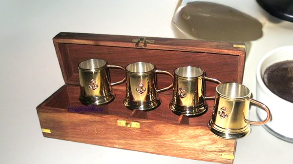 Caja de madera con 4 copas de ron/aguardiente de latón/cobre - plateada