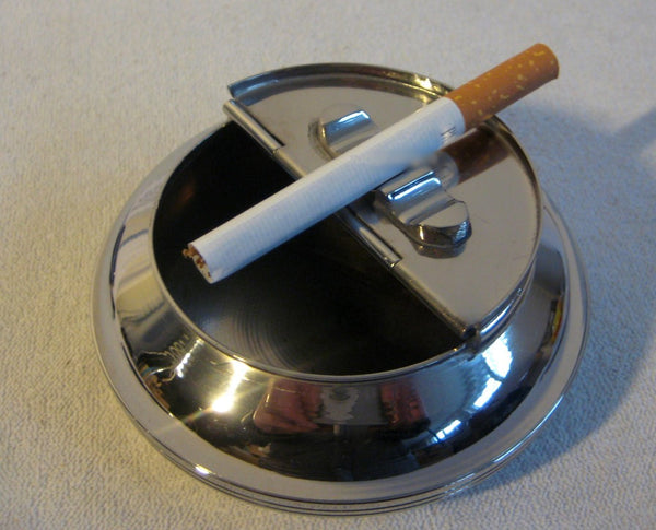 maritimer Aschenbecher - Messing, vernickelt - mit Ankermotiv auf Deckel - maritime-deco