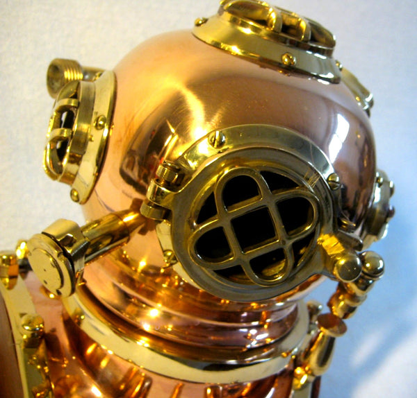 Casco de buceo macizo sobre madera, cobre y latón, marinero, náutica, 27 cm, campana de buceo