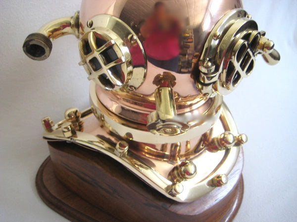 Casco de buceo macizo sobre madera, cobre y latón, marinero, náutica, 27 cm, campana de buceo