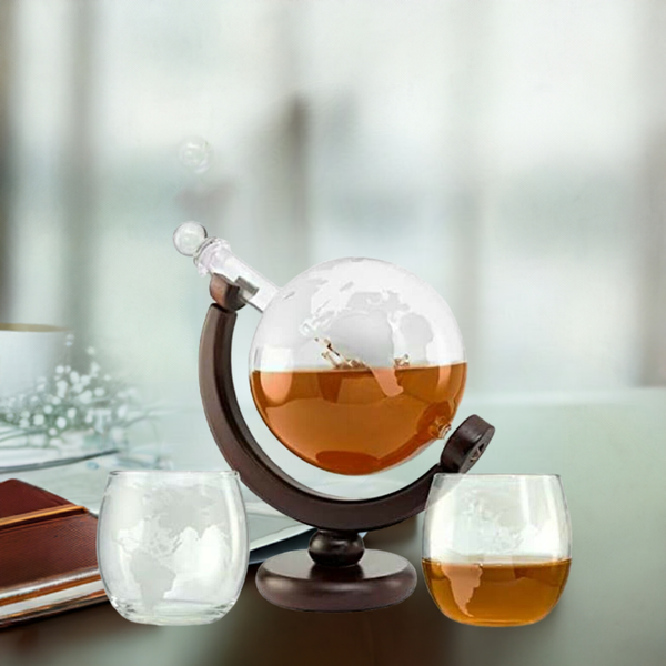 Kolbenflasche- Karaffe in Globusform+ 2 Gläser Weltkarte