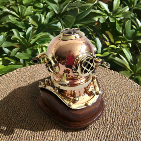 Casco de buceo macizo sobre madera, cobre y latón, marinero, náutica, 27 cm, campana de buceo