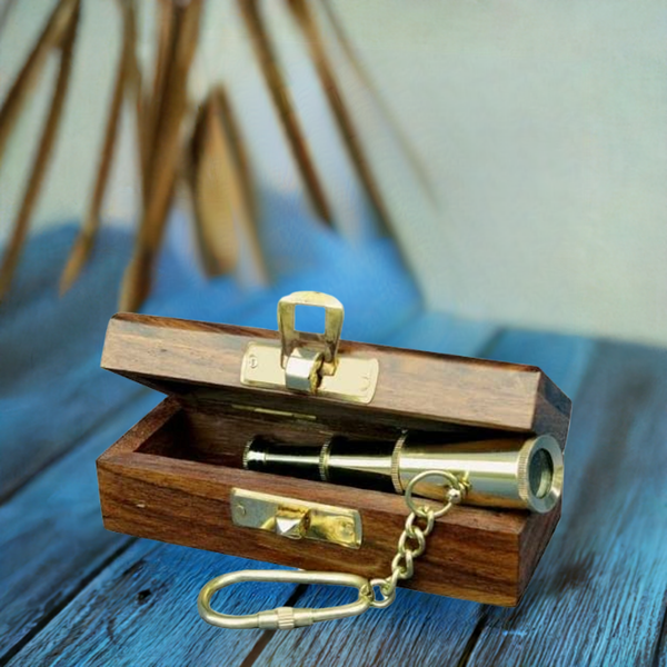2 llaveros telescópicos en caja decorativa de madera. 