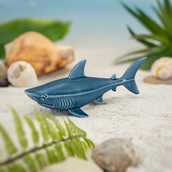 Figura decorativa marítima esmaltada tiburón 23 CM 
