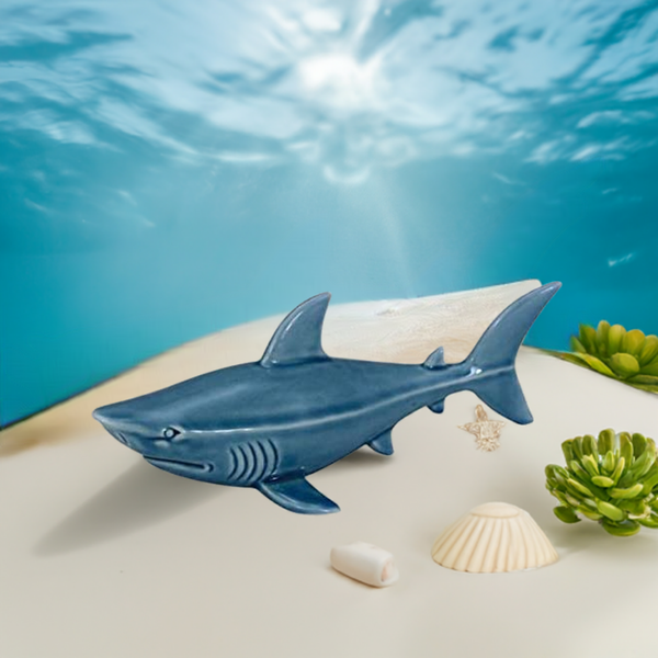 Figura decorativa marítima esmaltada tiburón 23 CM 