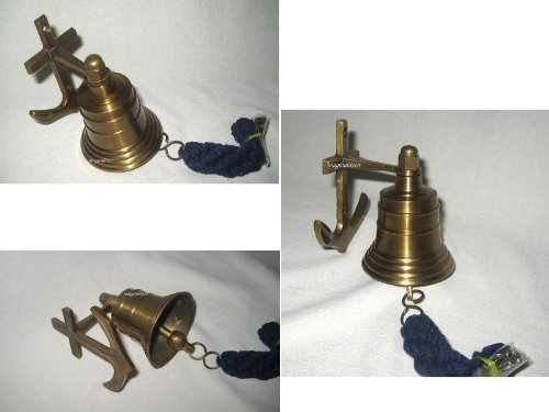 Set de regalo compuesto por velero, campana de barco con ancla y red de pesca. 