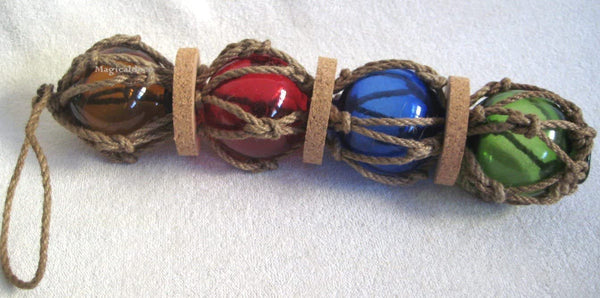 4 pequeñas bolas de pesca en un diámetro de red. 5 cm - Largo 25/36 cm 