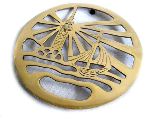 Posavasos marítimo de latón - motivo marineros y faro - 19,5 cm 