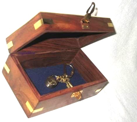 Caja marítima de madera - ancla - bisagras de latón + cerradura con 2 llaves - 22 cm 