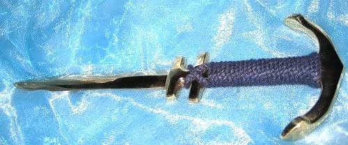 Schöner Brieföffner- Messing- Griff mit Tau