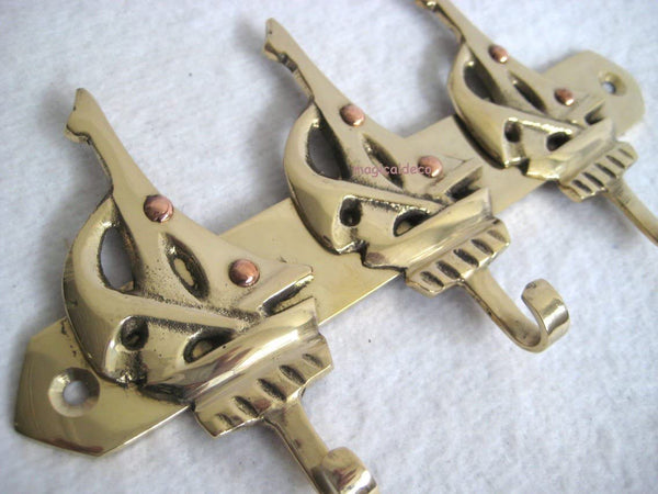 Barra con gancho motivo barco/marinero - 3 ganchos - 16 cm - latón antiguo 