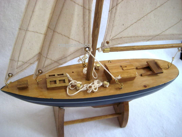Dekorative Yacht, Segelschiff, Schiffsmodell Segelyacht Holz mit Leinensegeln - maritime-deco