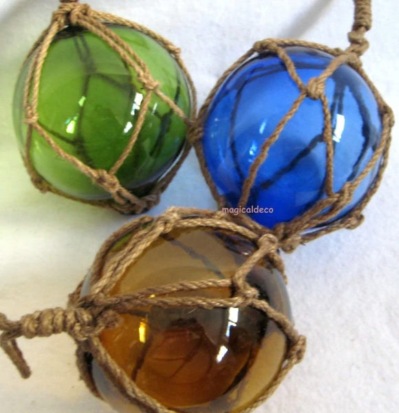 3 x pequeñas bolas de pesca en una red - azul, verde, ámbar (marrón) - 5 cm 