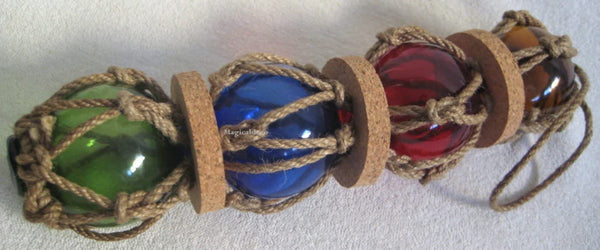 4 pequeñas bolas de pesca en un diámetro de red. 5 cm - Largo 25/36 cm 