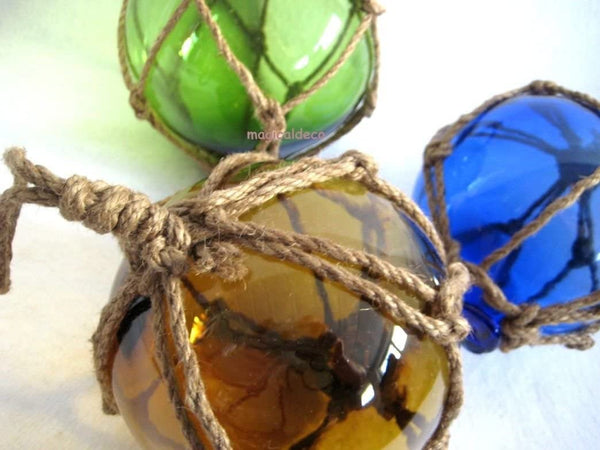 3 x pequeñas bolas de pesca en una red - azul, verde, ámbar (marrón) - 7,5 cm 