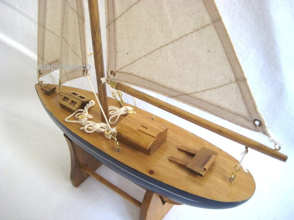 Dekorative Yacht, Segelschiff, Schiffsmodell Segelyacht Holz mit Leinensegeln - maritime-deco