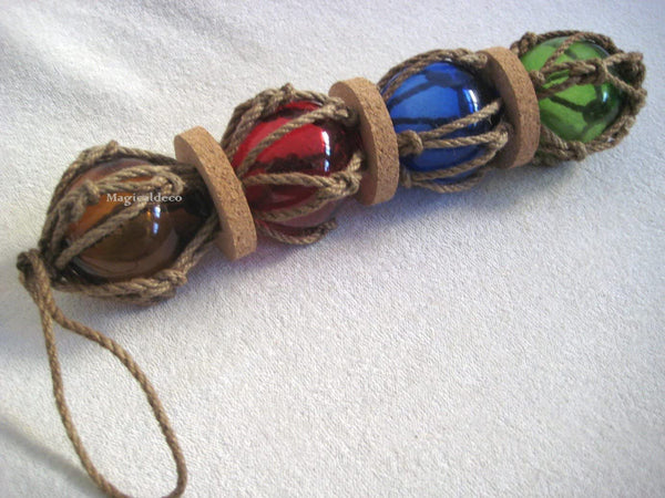 4 pequeñas bolas de pesca en un diámetro de red. 5 cm - Largo 25/36 cm 