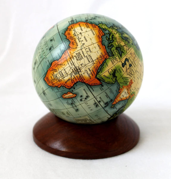 Kleiner Globus auf Holzsockel - maritime-deco