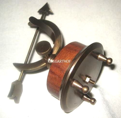 Kleine Sonnenuhr auf Holzsockel- Messing anlaufgeschützt 13 cm - maritime-deco