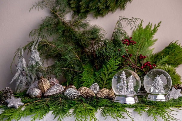 XL- Edel Schneekugel- Tannebaum, Geschenke - versilbert und anlaufgeschützt - 12 cm- 750g - maritime-deco